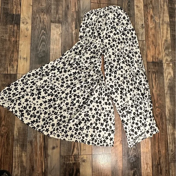 Kendall & Kylie Split Leg Palazzo Floral Pants Size Small - Picture 4 of 4